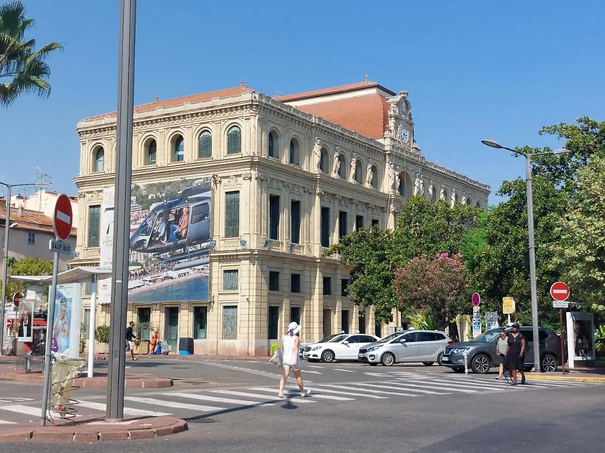 Cannes - Place Du Suquet