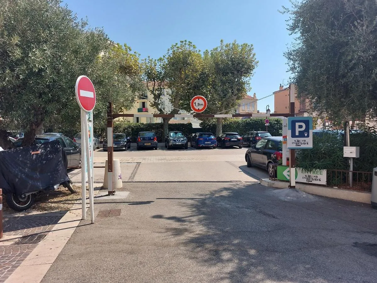 Cannes - Place Du Suquet 0*,  France