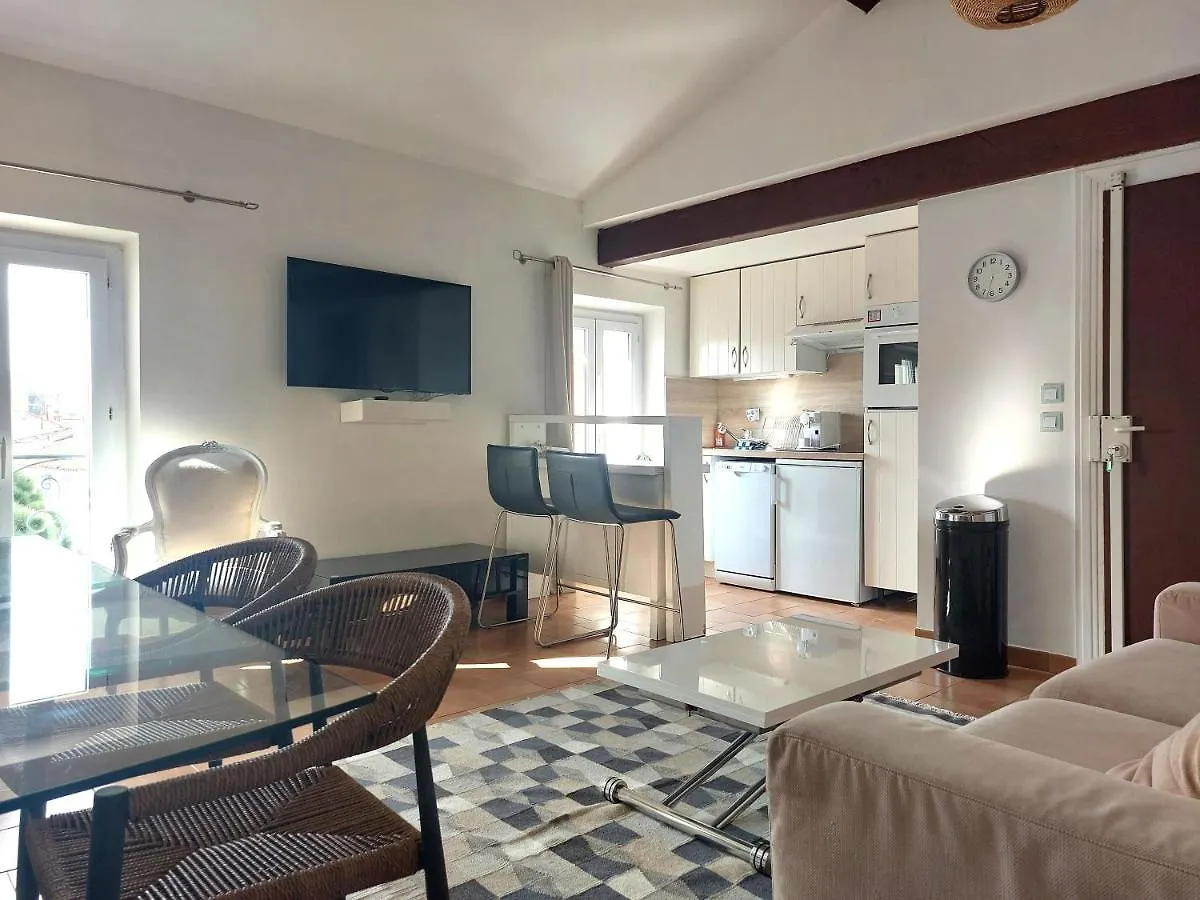 In The Hart Of Old Cannes - Place Du Suquet - 2 Min Walking Distance From Palais De Festivals And Beaches